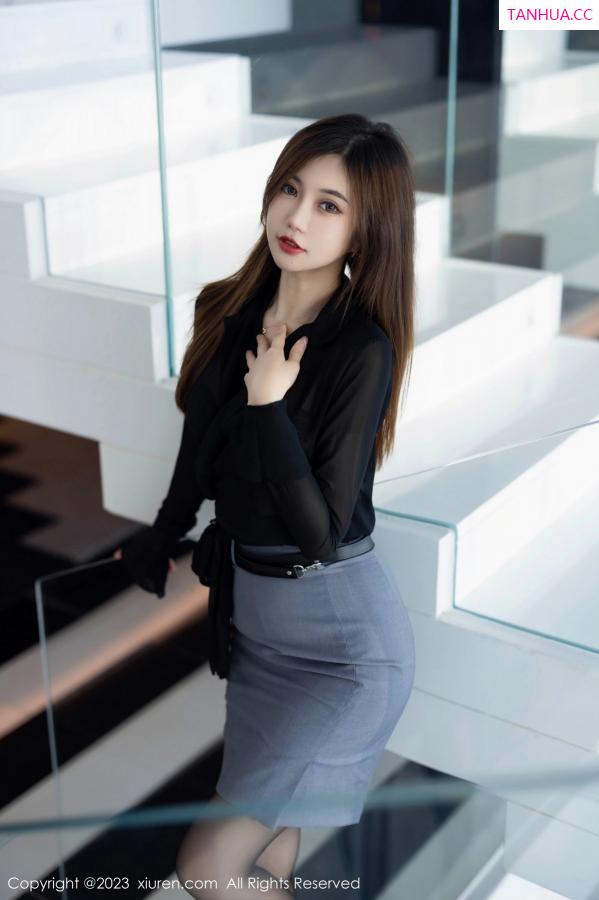 綺裡嘉 绮里嘉 [XiuRen]高清写真图 2023.05.19 No.6770 绮里嘉ula 短裙黑丝第6张图片